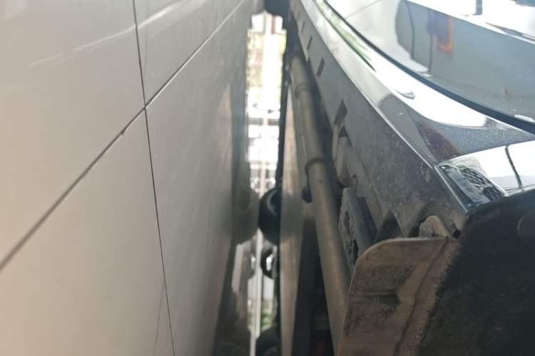 Used Lynk & Co 10 EM-P 2025 Model 240 All-Wheel Drive Ultra—Sport Edition Left Side Sill