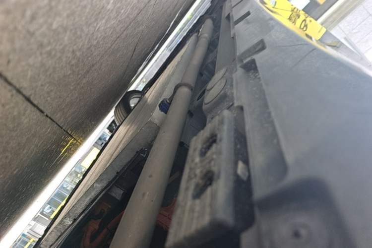 Used Lynk & Co 10 EM-P 2025 Model 240 All-Wheel Drive Ultra—Sport Edition Left Side Sill