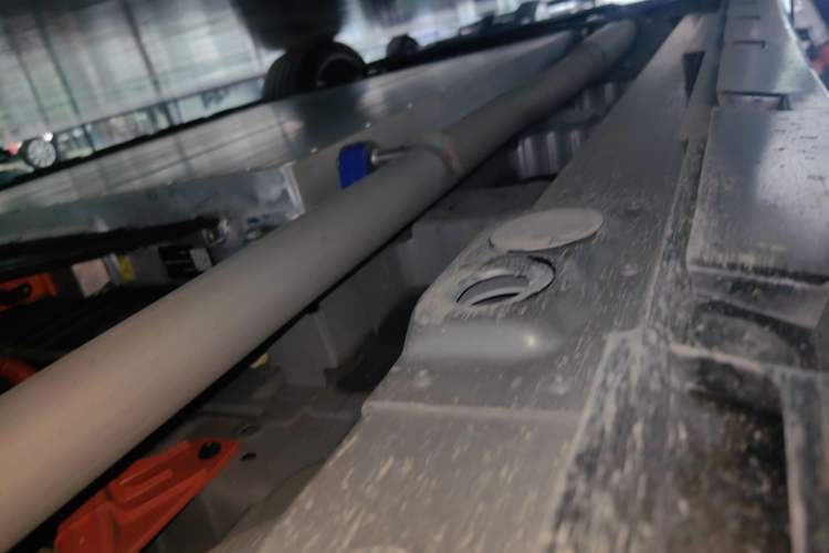 Used Lynk & Co 10 EM-P 2025 Model 240 All-Wheel Drive Ultra—Sport Edition Left Side Sill