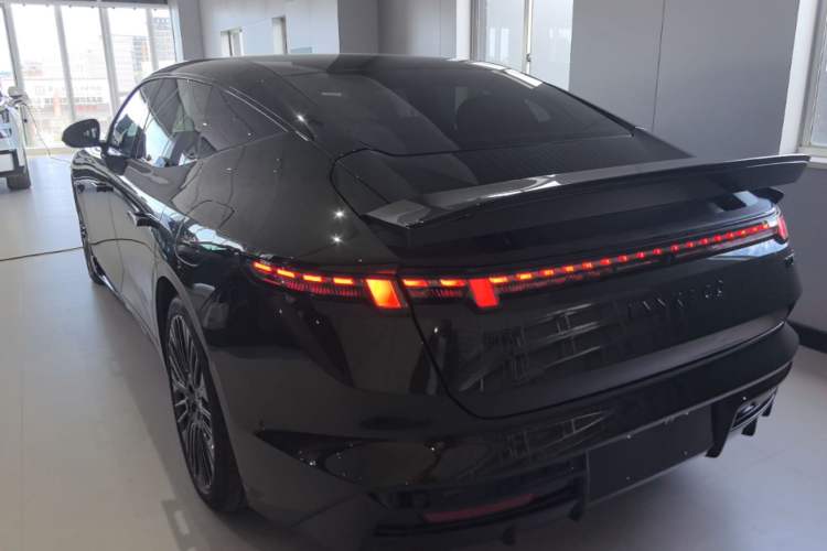 Used Lynk & Co 10 EM-P 2025 Model 240 All-Wheel Drive Ultra—Sport Edition Rear Left 45 Deg
