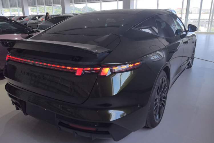 Used Lynk & Co 10 EM-P 2025 Model 240 All-Wheel Drive Ultra—Sport Edition Rear Right 45 Deg
