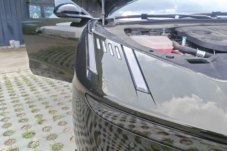 Used Lynk & Co 10 EM-P 2025 Model 240 All-Wheel Drive Ultra—Sport Edition Right Front Headlight