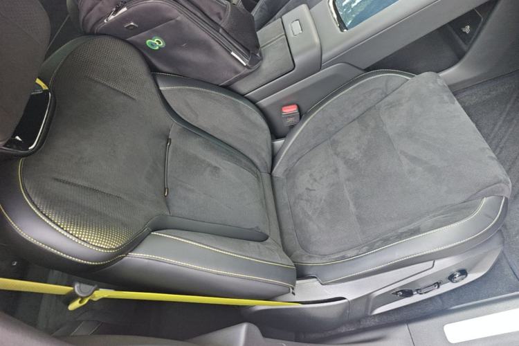 Used Lynk & Co 10 EM-P 2025 Model 240 All-Wheel Drive Ultra—Sport Edition Right Front Seat