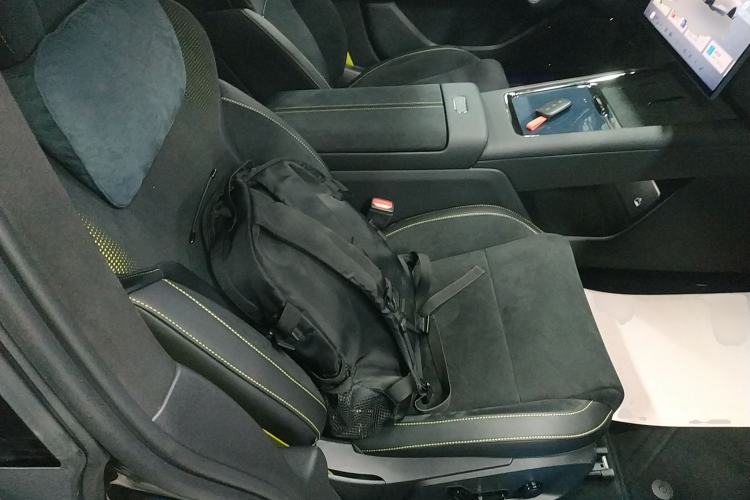 Used Lynk & Co 10 EM-P 2025 Model 240 All-Wheel Drive Ultra—Sport Edition Right Front Seat