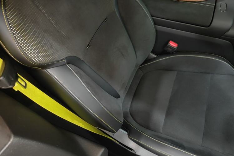 Used Lynk & Co 10 EM-P 2025 Model 240 All-Wheel Drive Ultra—Sport Edition Right Front Seat