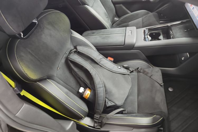 Used Lynk & Co 10 EM-P 2025 Model 240 All-Wheel Drive Ultra—Sport Edition Right Front Seat
