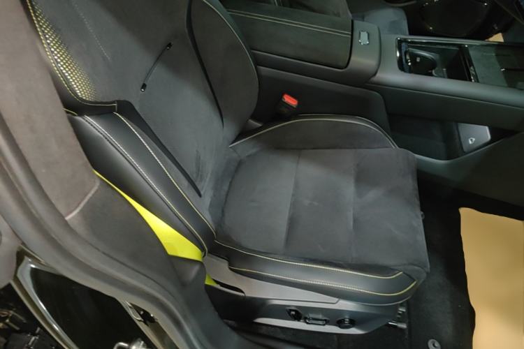 Used Lynk & Co 10 EM-P 2025 Model 240 All-Wheel Drive Ultra—Sport Edition Right Front Seat
