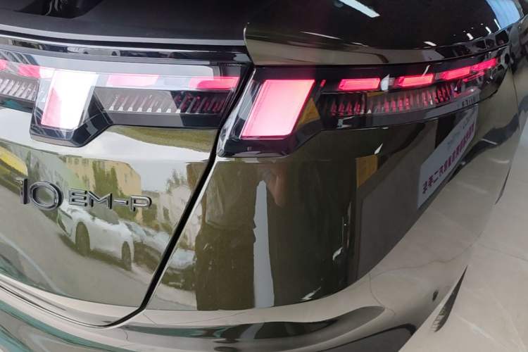 Used Lynk & Co 10 EM-P 2025 Model 240 All-Wheel Drive Ultra—Sport Edition Right Rear Taillight