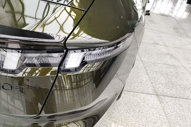 Used Lynk & Co 10 EM-P 2025 Model 240 All-Wheel Drive Ultra—Sport Edition Right Rear Taillight