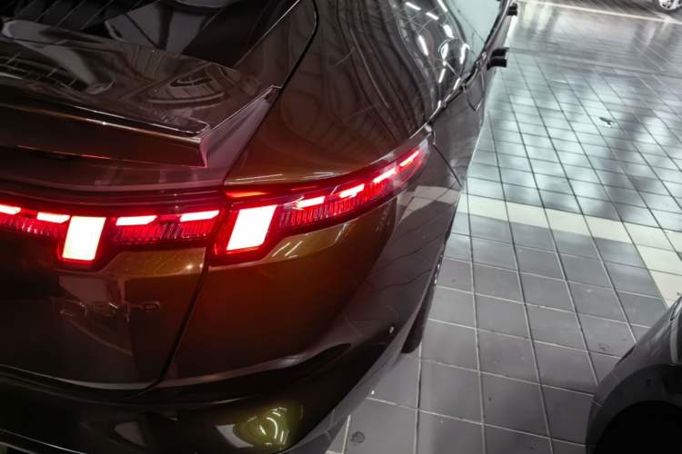 Used Lynk & Co 10 EM-P 2025 Model 240 All-Wheel Drive Ultra—Sport Edition Right Rear Taillight