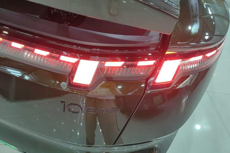 Used Lynk & Co 10 EM-P 2025 Model 240 All-Wheel Drive Ultra—Sport Edition Right Rear Taillight