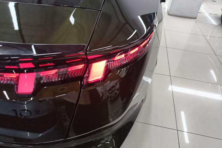 Used Lynk & Co 10 EM-P 2025 Model 240 All-Wheel Drive Ultra—Sport Edition Right Rear Taillight