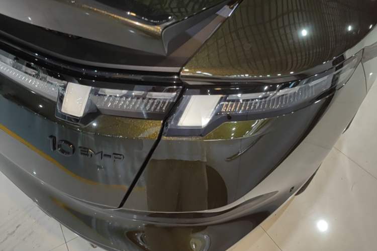 Used Lynk & Co 10 EM-P 2025 Model 240 All-Wheel Drive Ultra—Sport Edition Right Rear Taillight