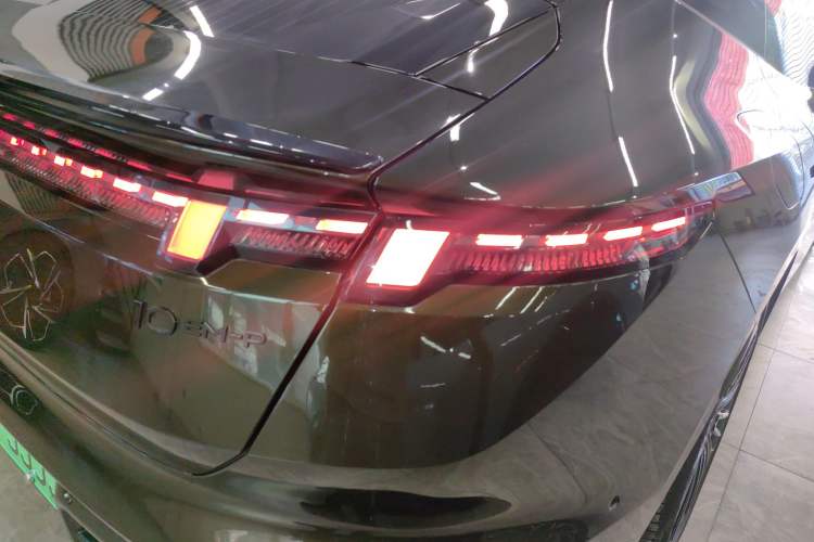 Used Lynk & Co 10 EM-P 2025 Model 240 All-Wheel Drive Ultra—Sport Edition Right Rear Taillight