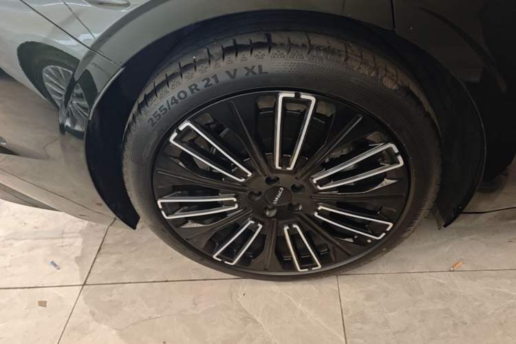 Used Lynk & Co 10 EM-P 2025 Model 240 All-Wheel Drive Ultra—Sport Edition Right Rear Wheel Hub