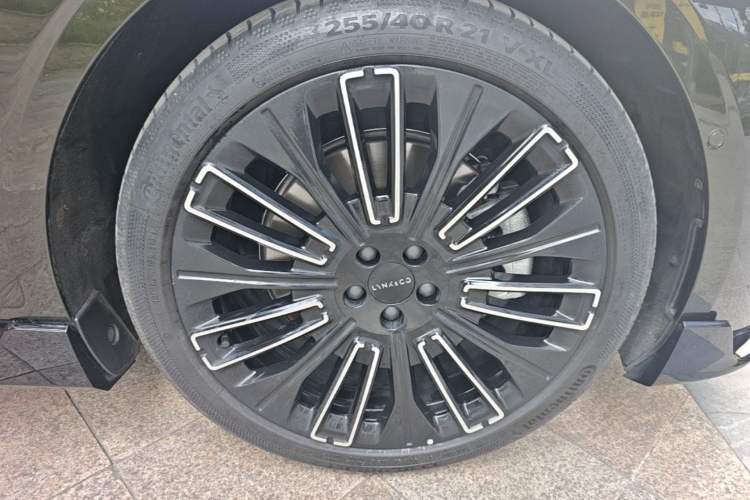 Used Lynk & Co 10 EM-P 2025 Model 240 All-Wheel Drive Ultra—Sport Edition Right Rear Wheel Hub