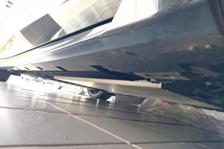Used Lynk & Co 10 EM-P 2025 Model 240 All-Wheel Drive Ultra—Sport Edition Right Side Sill