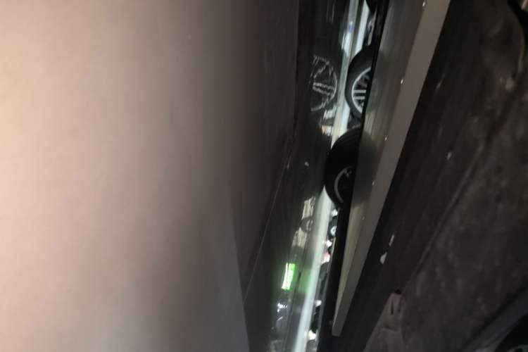 Used Lynk & Co 10 EM-P 2025 Model 240 All-Wheel Drive Ultra—Sport Edition Right Side Sill