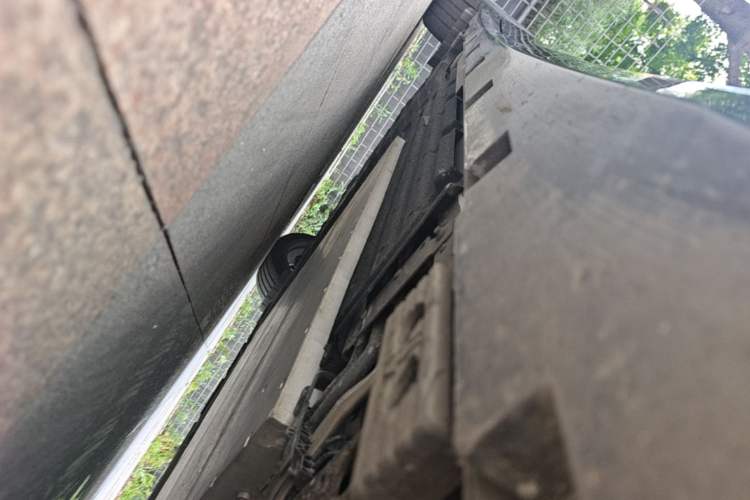 Used Lynk & Co 10 EM-P 2025 Model 240 All-Wheel Drive Ultra—Sport Edition Right Side Sill