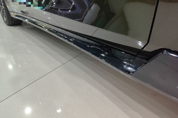 Used Lynk & Co 10 EM-P 2025 Model 240 All-Wheel Drive Ultra—Sport Edition Right Side Sill