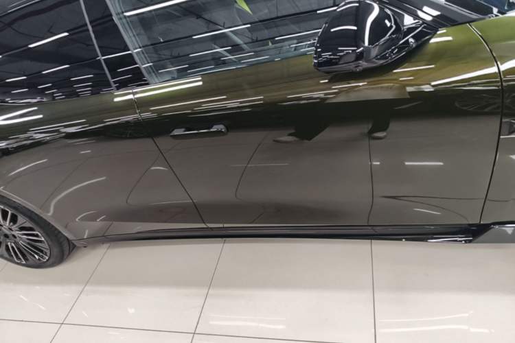 Used Lynk & Co 10 EM-P 2025 Model 240 All-Wheel Drive Ultra—Sport Edition Right Side Sill