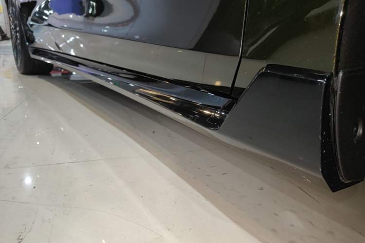 Used Lynk & Co 10 EM-P 2025 Model 240 All-Wheel Drive Ultra—Sport Edition Right Side Sill