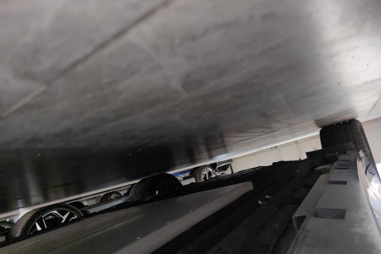 Used Lynk & Co 10 EM-P 2025 Model 240 All-Wheel Drive Ultra—Sport Edition Right Side Sill