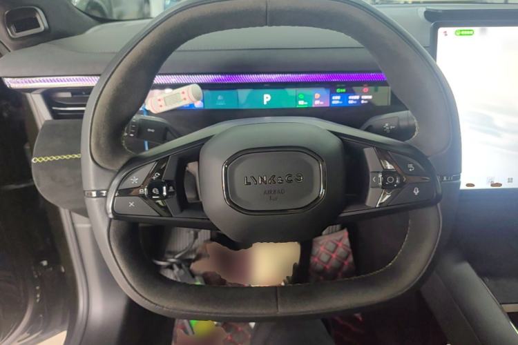 Used Lynk & Co 10 EM-P 2025 Model 240 All-Wheel Drive Ultra—Sport Edition Steering Wheel