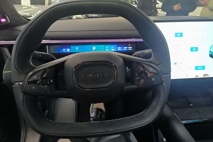 Used Lynk & Co 10 EM-P 2025 Model 240 All-Wheel Drive Ultra—Sport Edition Steering Wheel