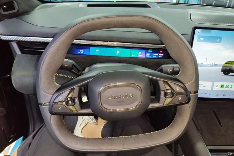 Used Lynk & Co 10 EM-P 2025 Model 240 All-Wheel Drive Ultra—Sport Edition Steering Wheel