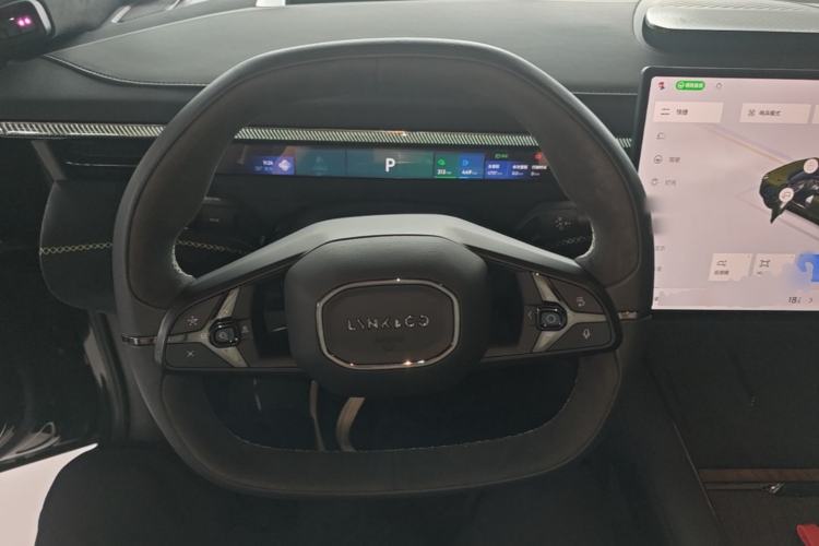 Used Lynk & Co 10 EM-P 2025 Model 240 All-Wheel Drive Ultra—Sport Edition Steering Wheel