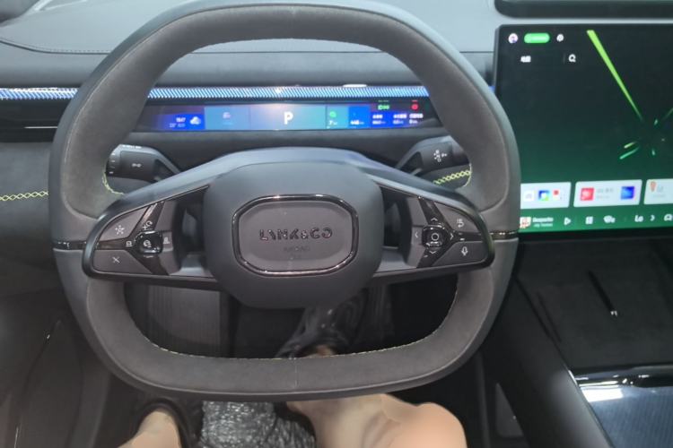 Used Lynk & Co 10 EM-P 2025 Model 240 All-Wheel Drive Ultra—Sport Edition Steering Wheel