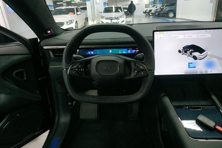 Used Lynk & Co 10 EM-P 2025 Model 240 All-Wheel Drive Ultra—Sport Edition Steering Wheel
