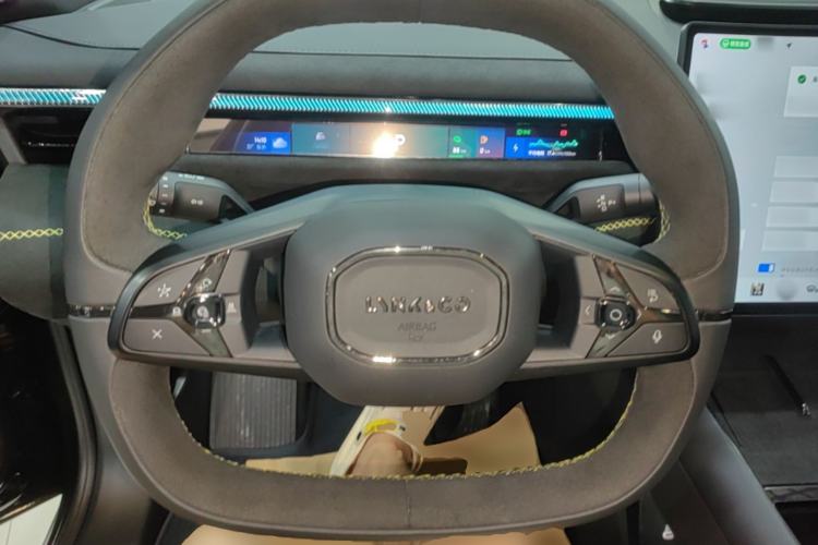 Used Lynk & Co 10 EM-P 2025 Model 240 All-Wheel Drive Ultra—Sport Edition Steering Wheel