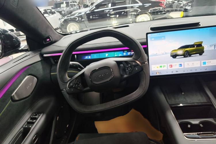 Used Lynk & Co 10 EM-P 2025 Model 240 All-Wheel Drive Ultra—Sport Edition Steering Wheel