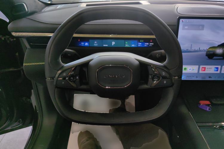 Used Lynk & Co 10 EM-P 2025 Model 240 All-Wheel Drive Ultra—Sport Edition Steering Wheel