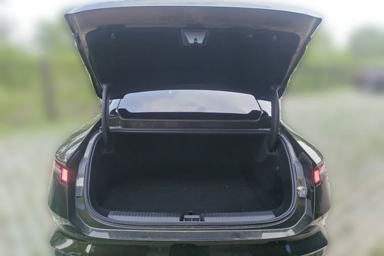 Used Lynk & Co 10 EM-P 2025 Model 240 All-Wheel Drive Ultra—Sport Edition Trunk