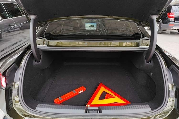 Used Lynk & Co 10 EM-P 2025 Model 240 All-Wheel Drive Ultra—Sport Edition Trunk