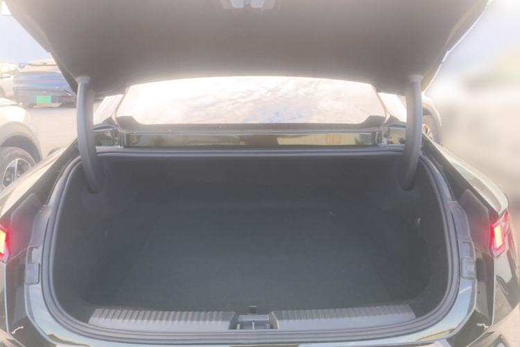 Used Lynk & Co 10 EM-P 2025 Model 240 All-Wheel Drive Ultra—Sport Edition Trunk
