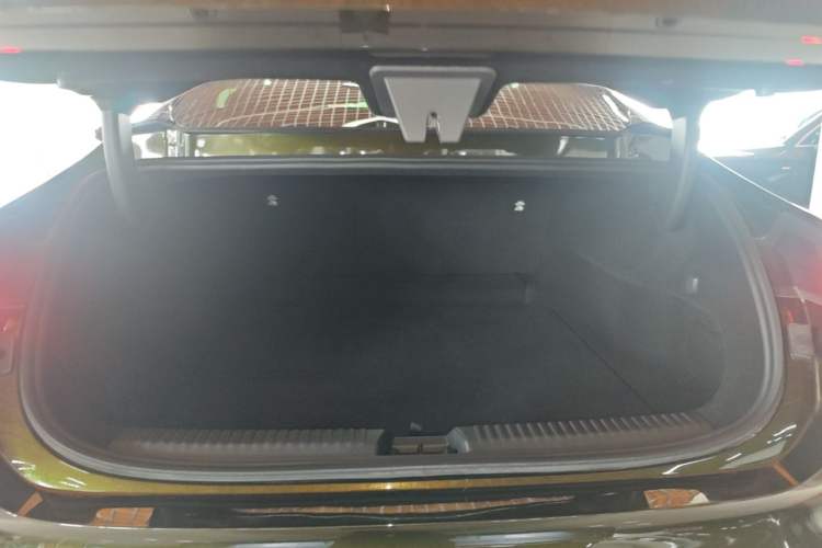 Used Lynk & Co 10 EM-P 2025 Model 240 All-Wheel Drive Ultra—Sport Edition Trunk