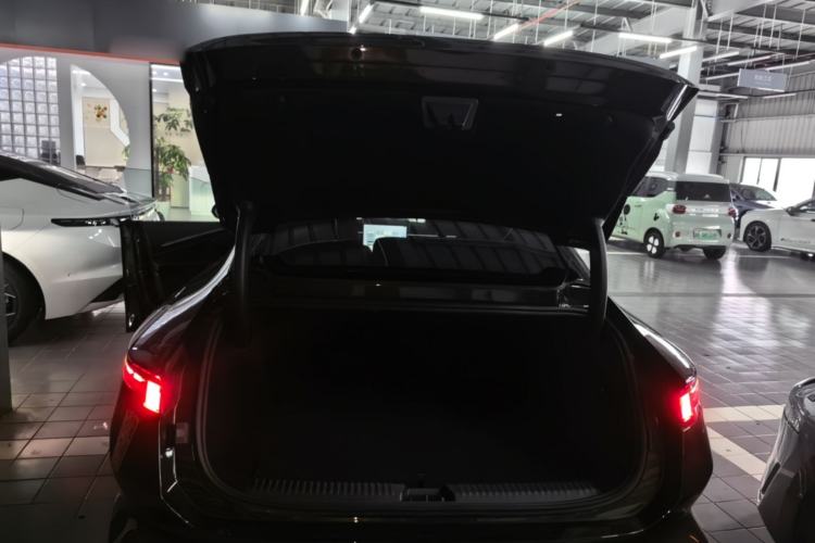 Used Lynk & Co 10 EM-P 2025 Model 240 All-Wheel Drive Ultra—Sport Edition Trunk