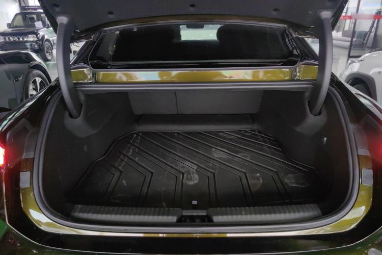 Used Lynk & Co 10 EM-P 2025 Model 240 All-Wheel Drive Ultra—Sport Edition Trunk