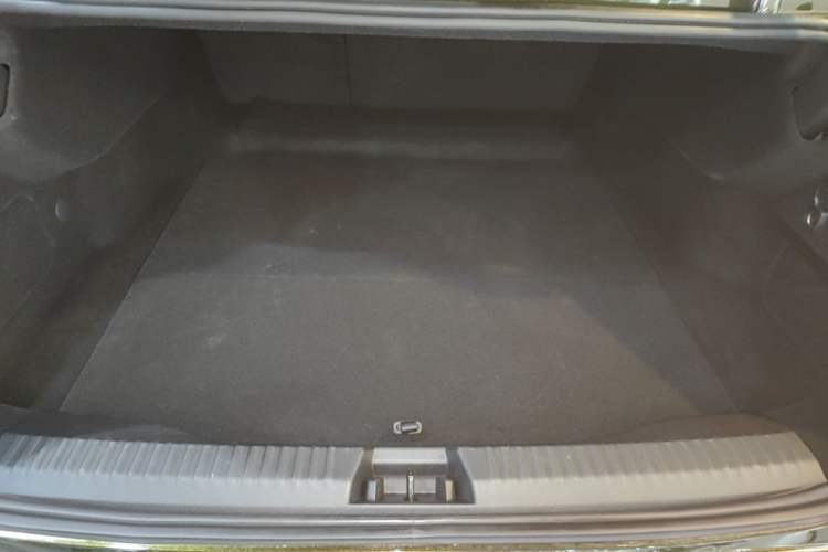 Used Lynk & Co 10 EM-P 2025 Model 240 All-Wheel Drive Ultra—Sport Edition Trunk