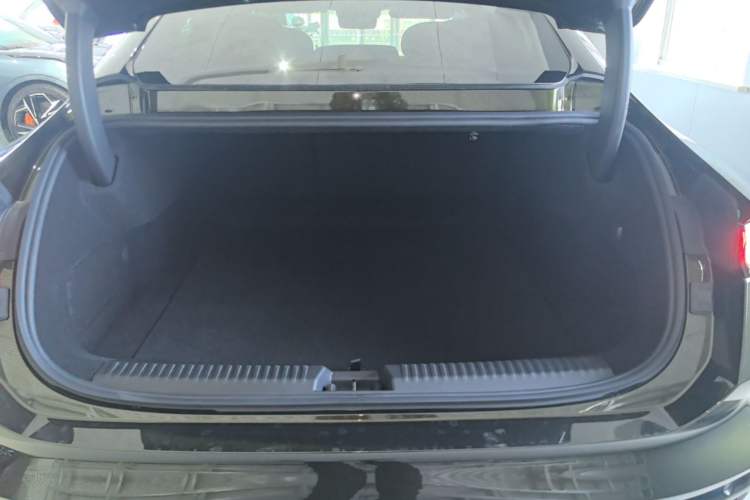 Used Lynk & Co 10 EM-P 2025 Model 240 All-Wheel Drive Ultra—Sport Edition Trunk