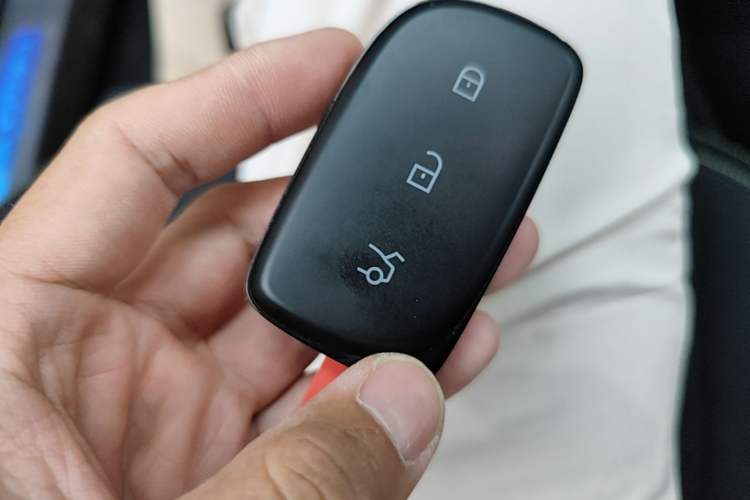 Used Lynk & Co 10 EM-P 2025 Model 240 All-Wheel Drive Ultra—Sport Edition Vehicle Key