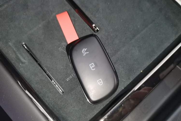 Used Lynk & Co 10 EM-P 2025 Model 240 All-Wheel Drive Ultra—Sport Edition Vehicle Key