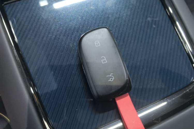 Used Lynk & Co 10 EM-P 2025 Model 240 All-Wheel Drive Ultra—Sport Edition Vehicle Key