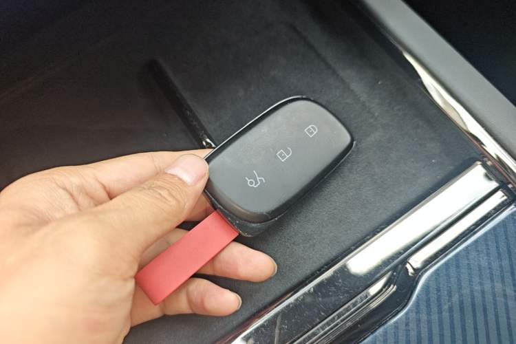 Used Lynk & Co 10 EM-P 2025 Model 240 All-Wheel Drive Ultra—Sport Edition Vehicle Key