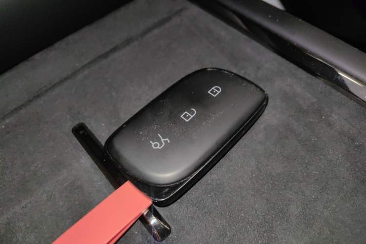 Used Lynk & Co 10 EM-P 2025 Model 240 All-Wheel Drive Ultra—Sport Edition Vehicle Key