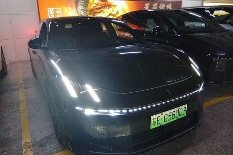 Used Lynk & Co 10 EM-P 2025 Facelifted Model 240 All-Wheel Drive Ultra—Sport Edition Front Right 45 Deg